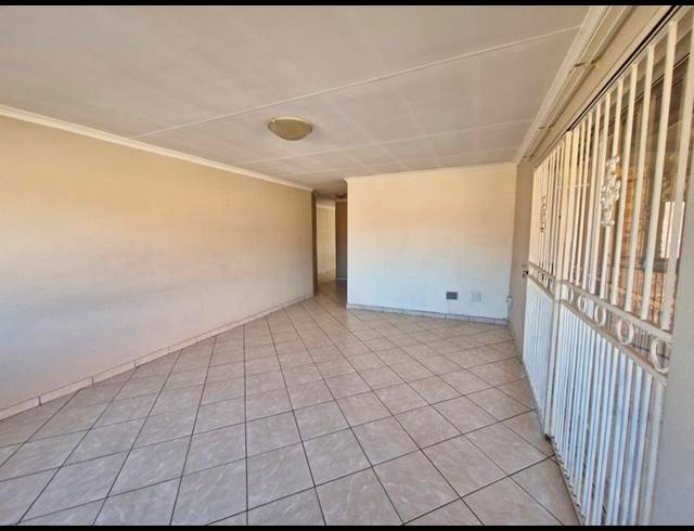 3 BEDROOM TOWNHOUSE FOR SALE IN TERENURE